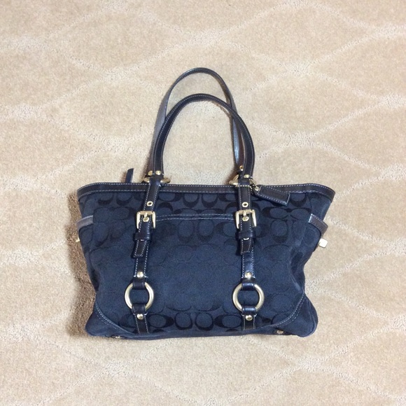 Coach Handbags - Coach Black Signature Gallery Shoulder Bag, EUC